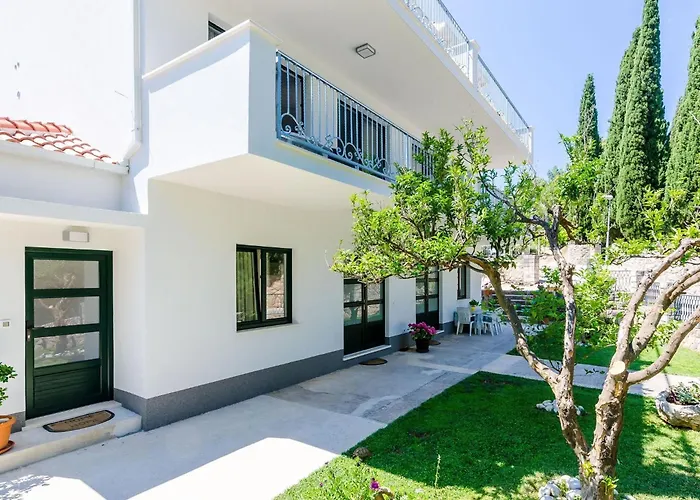 Garden - One-bedroom With Terrace 2 Adults Apartament